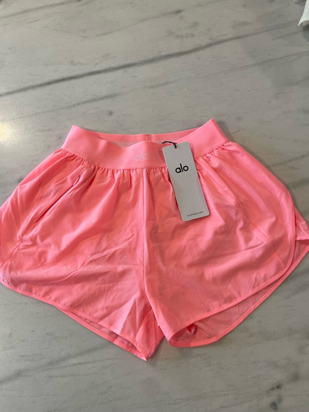 ALO Yoga match point short Neon Bubblegum